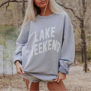 Lake weekend corded sweatshirt light blue